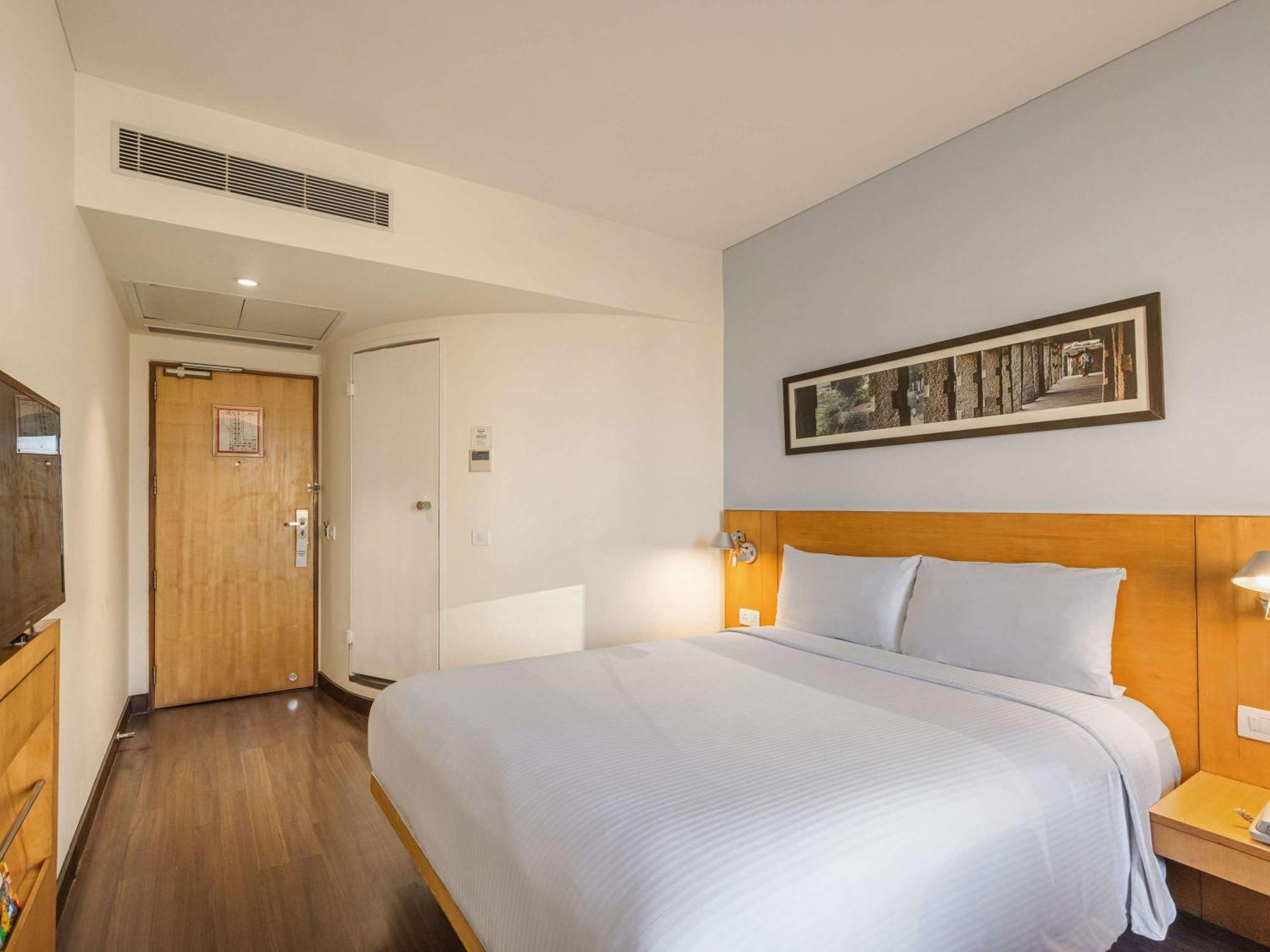 Hotel Ibis Bengaluru Hosur Road - An Accor Brand Exterior foto
